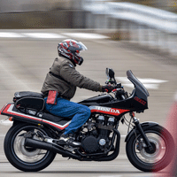 春夏秋冬のバイクツーリングではジーンズを着よう
